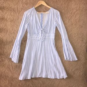 women’s blue and white linen dress